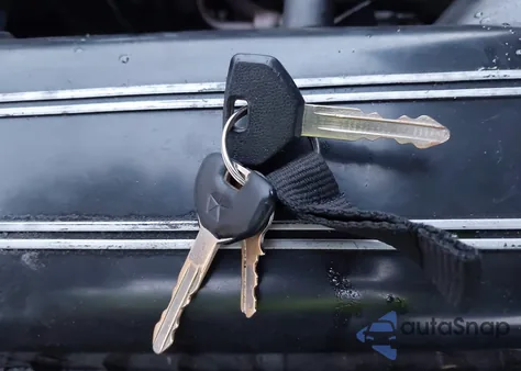 1993 Jeep Cherokee from USA, damaged, VIN 1J4FJ28S3PL538607